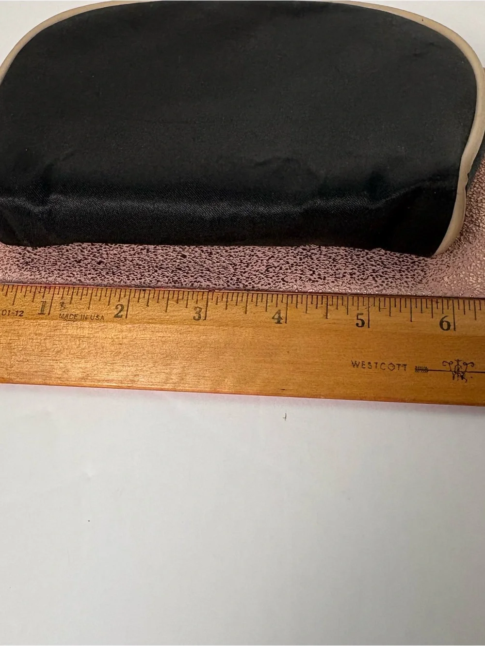 4-items bundle-New Estée Lauder Gold make- up bag /Worldwide dreams LLC blk